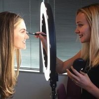 Как подобрать освещение для макияжа